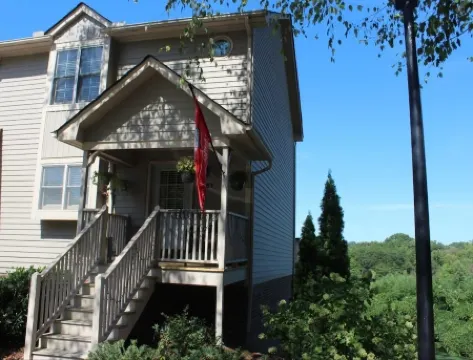 Cozy 3-bedroom, lakefront condo