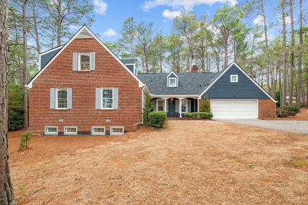 The Cottage on Grove located < .5 miles from Pine Needs Golf Course! - Monthly!