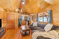 Cozy cabin in charming Saint Regis with AC, Wi-Fi fishing shopping and much more