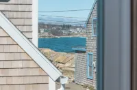 Bright Coastal Apartment in the center of Quaint New England Sea Town