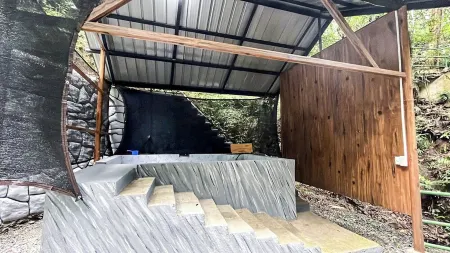 House with hot pool and forest view, Baguio. Tuba, Benguet. Отели рядом с достопримечательностью «Valleypoint Campsite»