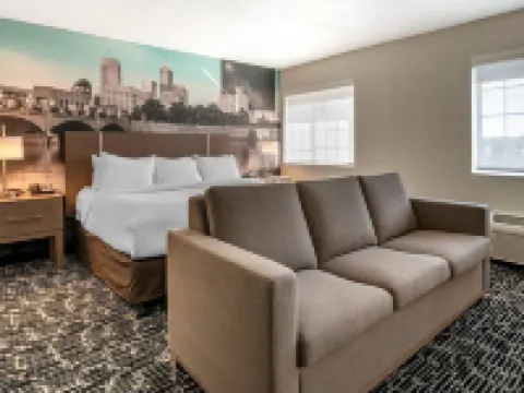 Clarion Pointe Indianapolis Airport Hotels in Plainfield
