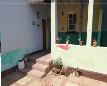 Kahlo Guesthouse.... Отели в г. Почефструм