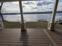 Charming 2-bedroom guest suite right on Keuka Lake with all the comforts of home