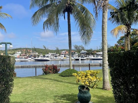 Casa em Búzios, de Frente Para o Canal da Marina. Em um Condomínio Aconchegante!