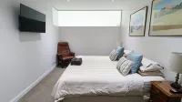 Romantic Getaway for two in the hub of Victor Harbor Hotels near Victor Harbour Cenotaph