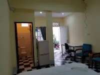 Room 7: Studio in a villa 5mn walk from the Royal Palace with swimming pool Hotels in Khan Russey Keo