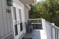 K's Cozy Condo -Mins. to Beach, Trails, Shops, Skiing. Walk to restaurants, bar.