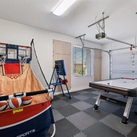 Spacious 5-Bedroom House with Heated Pool, Hot Tub and Fire Pit.