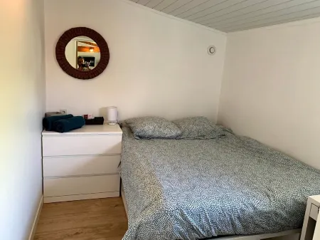 Cottage Entre-vignes -ville-vagues Piscine et Terrasse Отели в г. Пессак