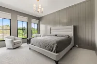 Upscale 4BR Townhome – Walk to Shops & The Monon!