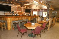 Comfortable Riverside Retreat on 4 acres in secluded Lowman Idaho. Sleeps 45+. Hotels in Boise County