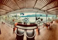Romantic Lake View Hotel With Balcony, Bath Tub and own Restaurant