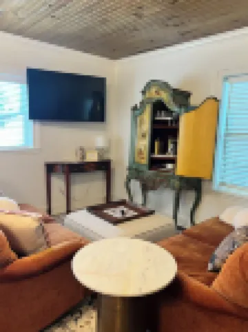 Charming 2-bedroom cottage on the Square in Georgetown