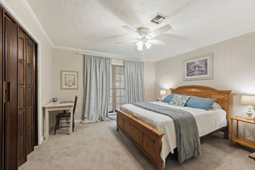 Charming 3-bedroom house with AC in Broussard Hotels in Broussard