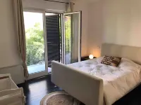 Magnificent villa with pool 5 minutes from the beach, tennis courts and market. Greek Villa Kerylos 주변 호텔