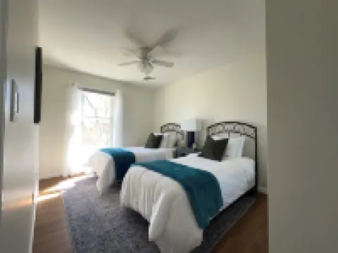 The Cubhouse-Warm 3 Bdrm Home,4mi to Psu w/Free Parking, Grill, WiFi & Breakfast