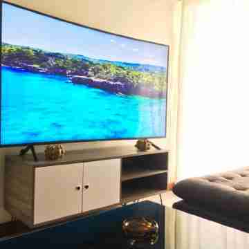 Classy 2BR Apartment + Netflix at Rockwell Makati Rooms