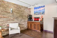 Econo Lodge - 2-Star