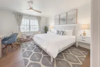 Hot Tub, Yard, 4BR, Dogs Ok, Walk 2 Dining