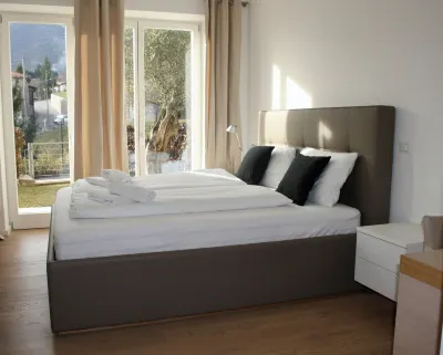 La Villa Nobile apartament Hotels near Sdraie sul Lago Limone Lungaloge