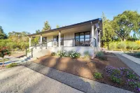 Luxury cottage minutes from Yountville with Pool/SPA Access