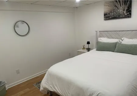 Subtle Peace Suite - Charming 2-bedroom apartment w/WiFi, AC Central to DC/MD/VA