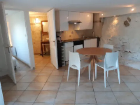 GUEST HOUSE PANORAMIC VIEW OF THE HILLS FROM THE QUIET TERRACE