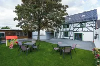 Familienfreundliche, Neue & Moderne Ferienwohnung Nahe Phantasialand & Köln Hotels in Weilerswist