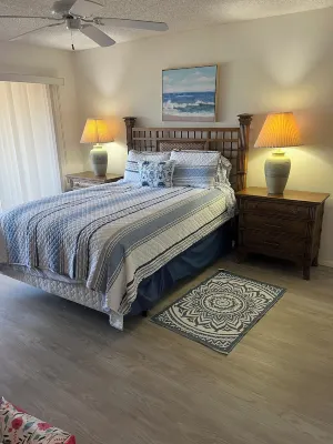 FORT MYERS GETAWAY! 2-bedroom condo with WiFi, AC