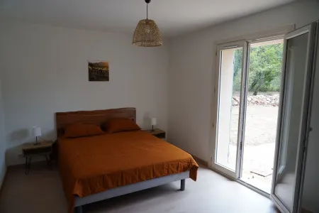 Vacation in the vineyard: House for 6 with swimming pool