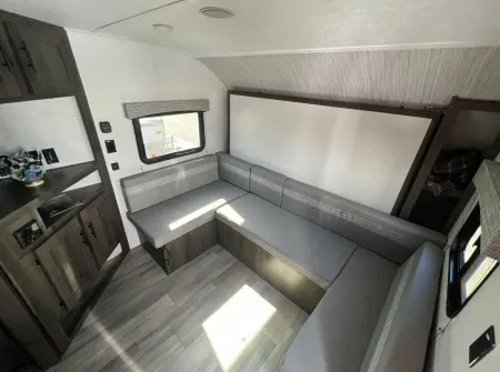 Cozy RV Getaway for Couples!