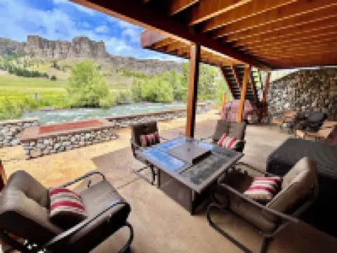 Stillwater River Front Montana Home 斯蒂爾沃特縣酒店