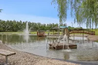 Lakefront Cottage 10 min to Legoland Farmstay