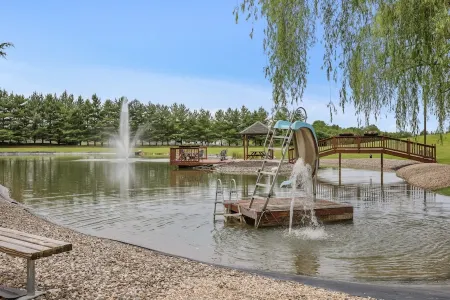 Lakefront Cottage 10 min to Legoland Farmstay Отели в г. Уоллкилл