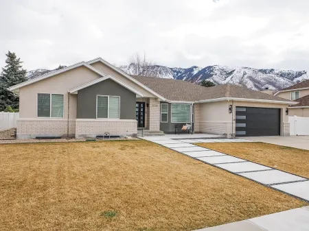 Cozy, Quiet East Bench Basement Apartment