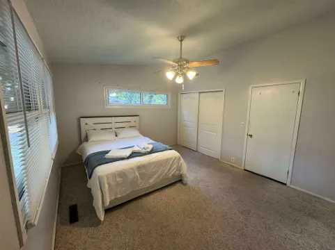 Plenty of space and welcoming 3br/2ba steps away from Marian Day grounds