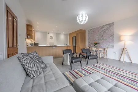 Heathercroft Apartment - Modern Comfort in Fort William.