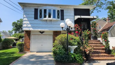 Coastal Retreat 6 MI To Jones Beach Отели рядом с достопримечательностью «Парк Бризи Пойнт»