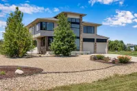 Perfectly Between Boulder - Estes Park! Modern 5-Bedroom House Hotels near Rabbit Mountain Open Space