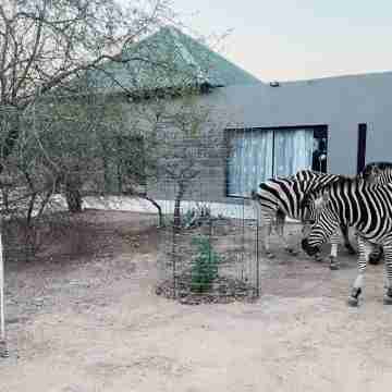 Charming 2-bedroom villa with WiFi, AC in tranquil Marloth Park Hotel Exterior