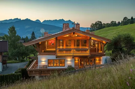 Beautiful chalet/ holiday home/in the mountains/ski slope of Kitzbühel Отели в г. Кирхберг