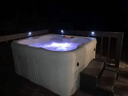 MountainWaters - Mtn, River, Relax! - Hottub, Private Riverfront, Firepit.