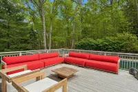 Spacious 6-bedroom house in lovely Amagansett North/East Hampton  with w/pool