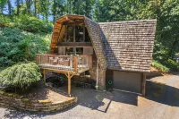 A chalet-style cabin set atop the Red Hills of Dundee in The Willamette Valley Hotels near De Ponte Cellars