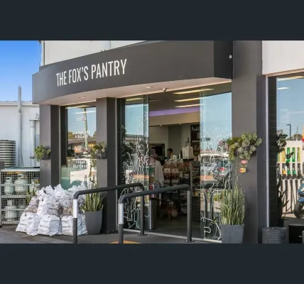 Family retreat close to beach, 2 min to dog park.