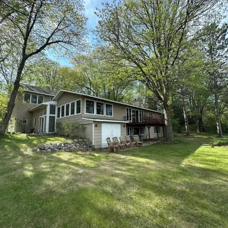 Huge Lakefront 3bd + Loft + 2 Kitchen Cabin on Recreational Bay Lake- Game Room