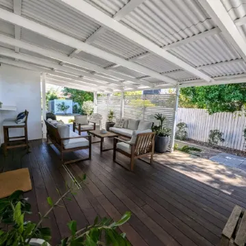 Centrally located "Bargara Beach Cottage"