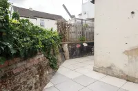 4-Bedroom, Home, Croydon, Sleeps 8! Family, Group And Contractor Friendly! Hotel dekat Thornton Heath Railway Station