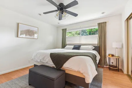 Cozy home w/firepit, close to great hiking trails, wineries + San Francisco Bay